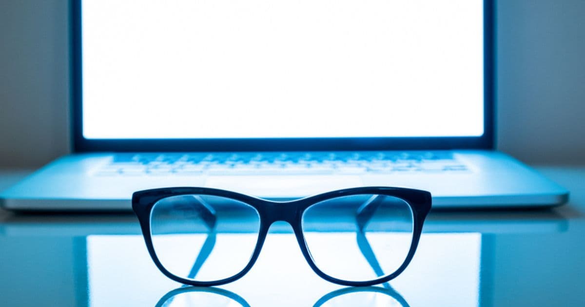 Los lentes con filtro para la luz azul no ayudan a proteger los ojos, según  un estudio