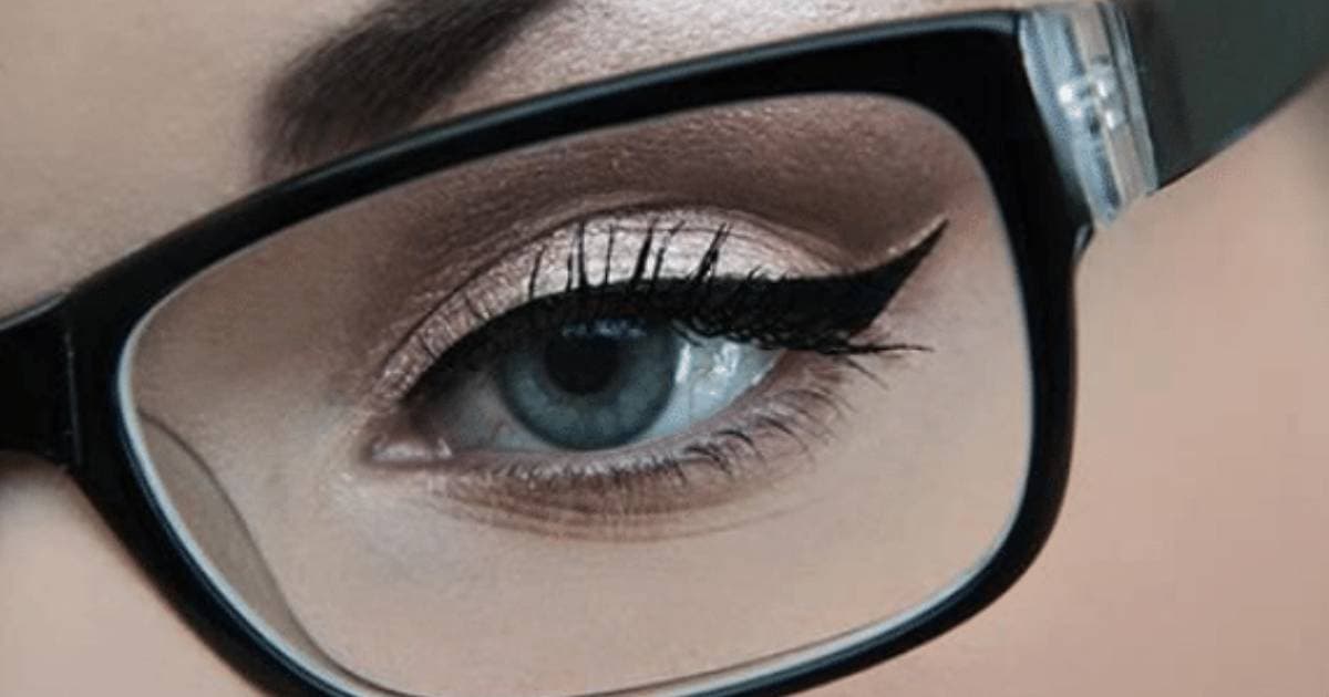 Consejos de maquillaje para personas con gafas